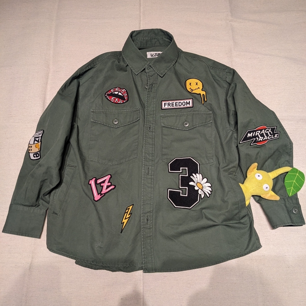 Izzue Button Up Military Shirt w Patches mens S